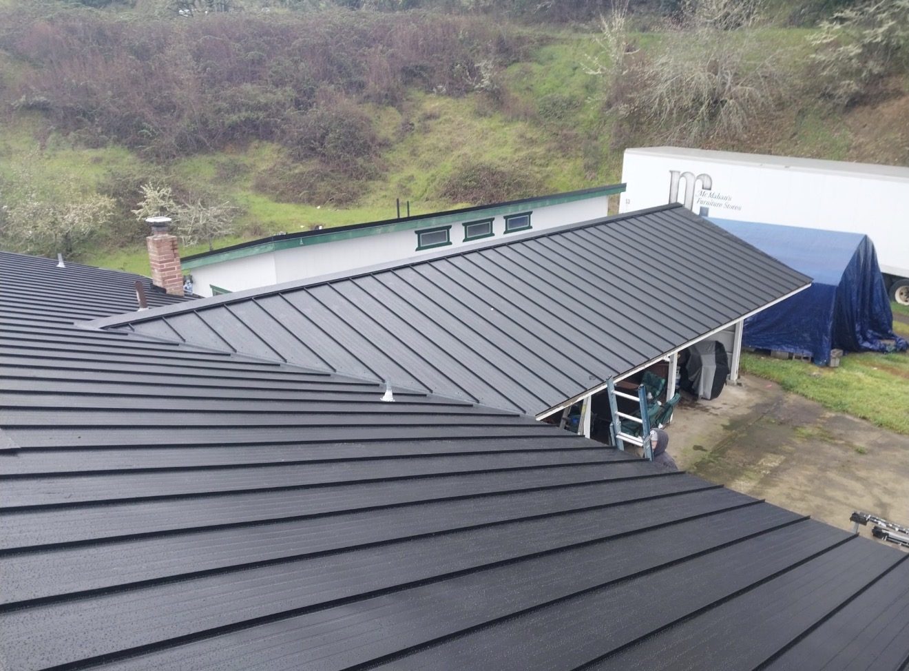 Wide standing seam metal roof installation near Roseburg, OR